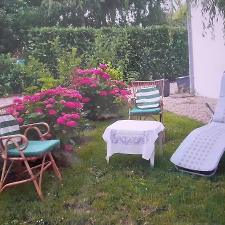 Hotel Peti Kaz Saint-Seurin-sur-l'Isle Exteriér fotografie